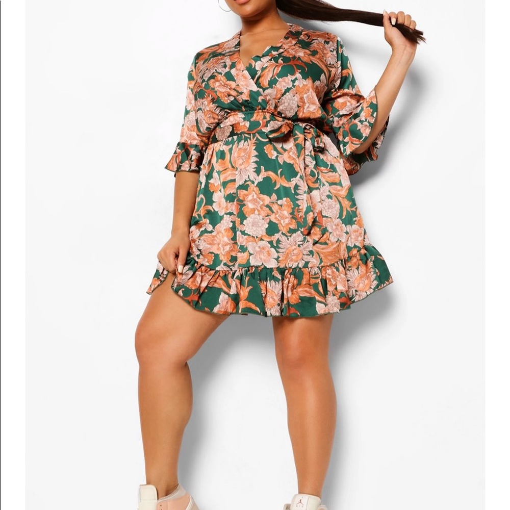 🔥SOLD🔥Boohoo Green and Orange Floral Dress